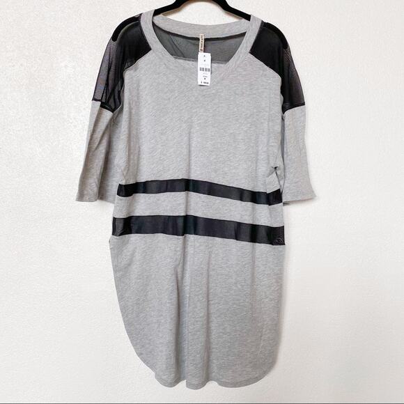 Emma & Sam LF Split Side Mesh Panel Top Size Medium - Picture 1 of 9